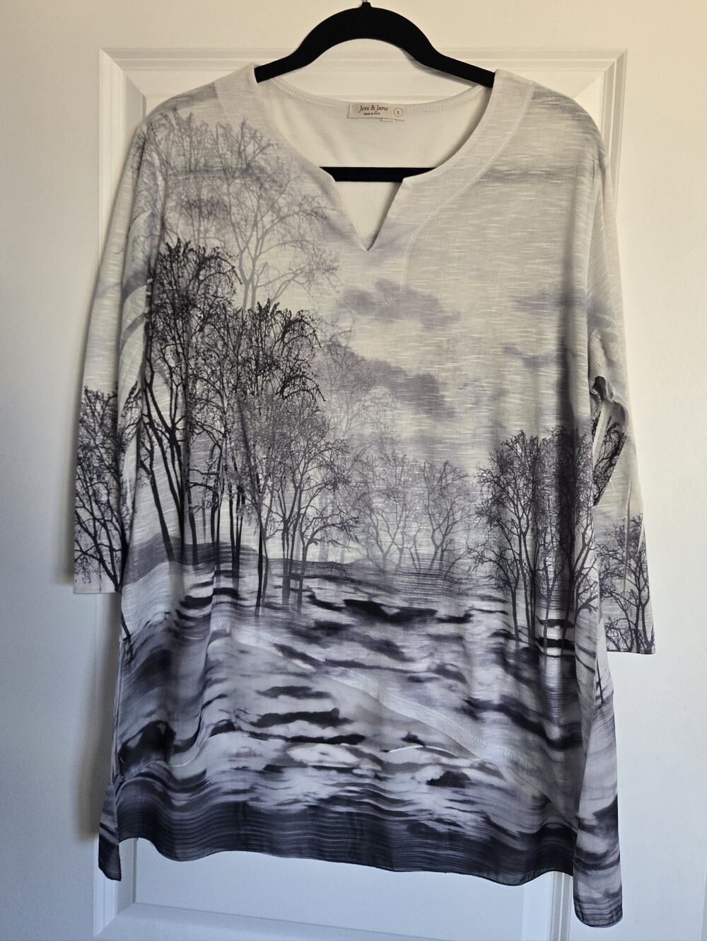 Jess & Jane light gray and white 3/4-sleeve tunic top Size L